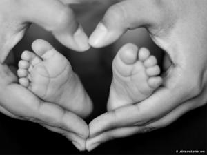  alt="Faire-part de naissance: Symbolique ou simple formalité?"