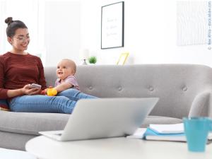  alt="Étudiants : Et si vous deveniez baby-sitter pour arrondir vos fins de mois ?"
